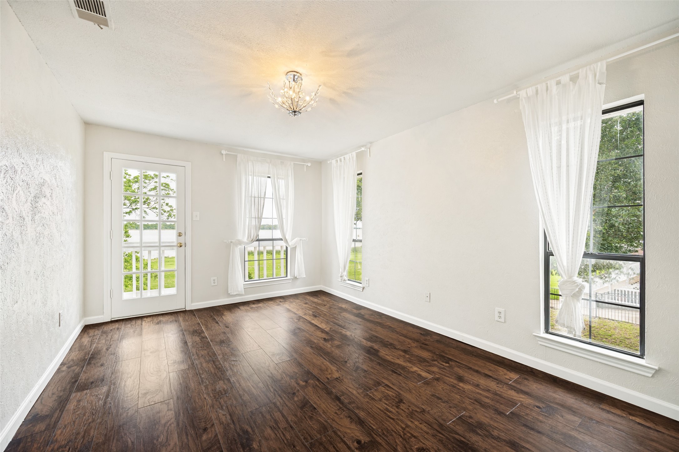 3306 Bluffview Drive Garland TX 75043