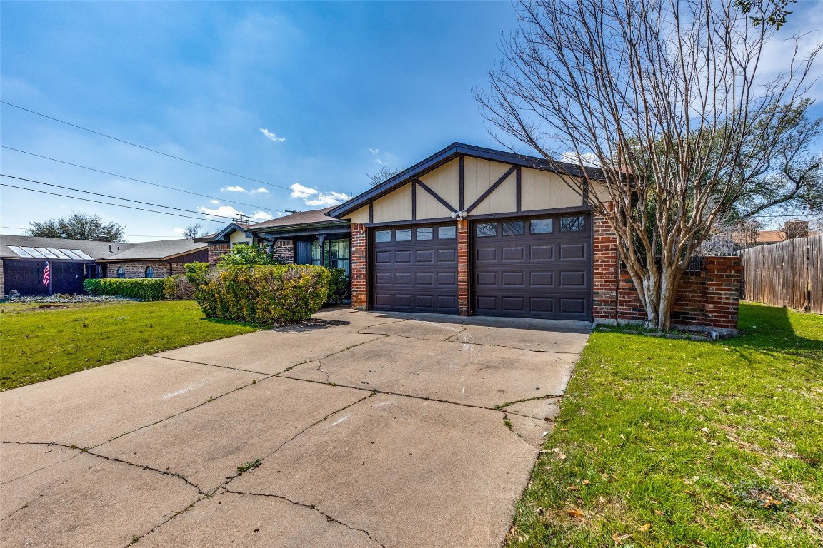 1032 Hill Top Pass Benbrook TX 76126