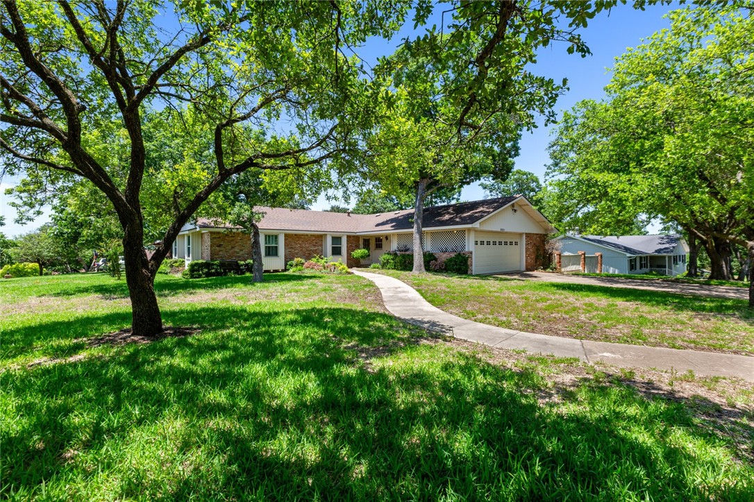 9221 Acorn Drive Woodway TX 76712