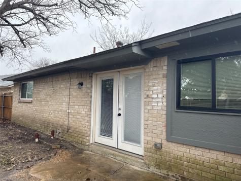 1017 Pleasant Valley Road Garland TX 75040