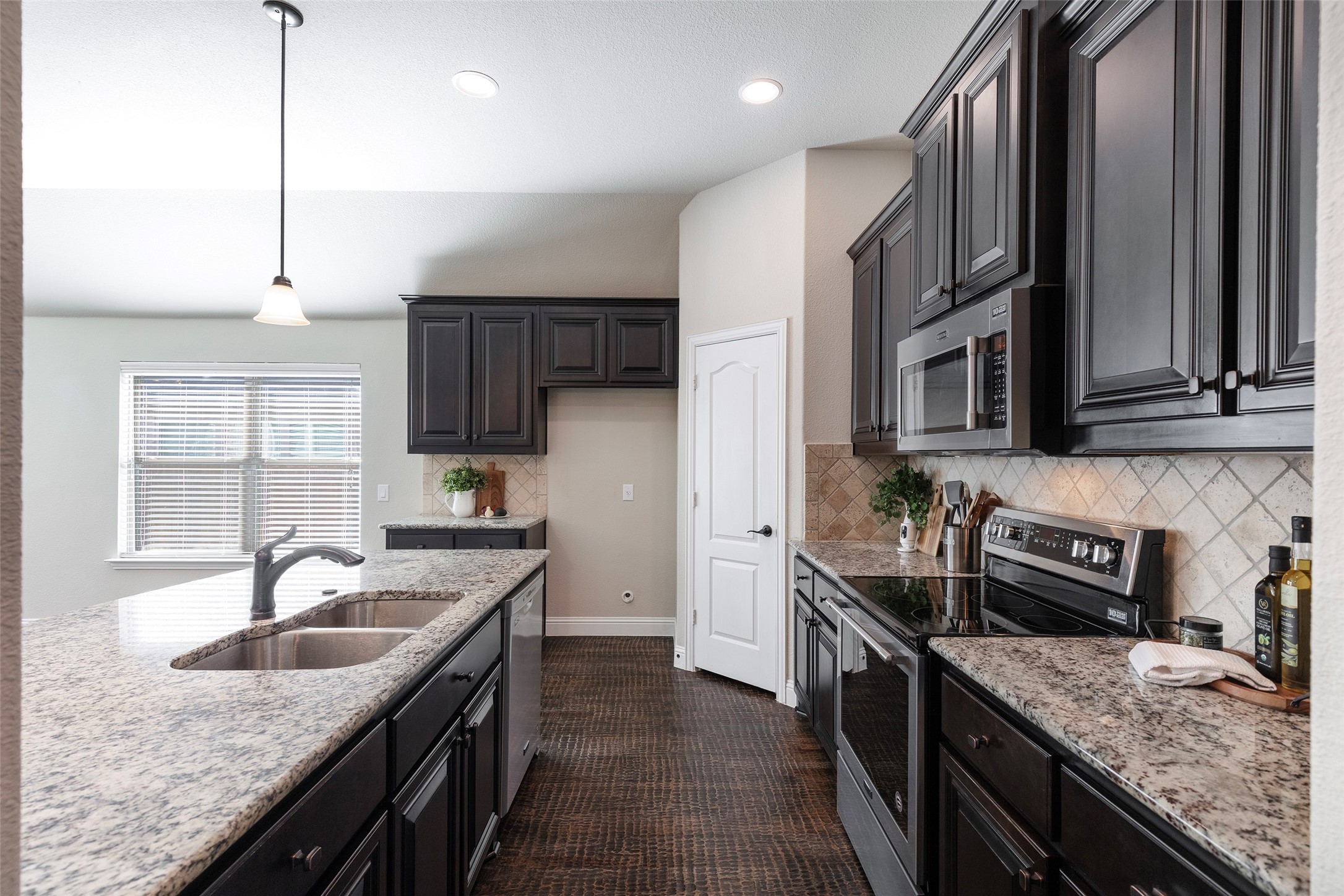 325 Sherbrook Street Van Alstyne TX 75495