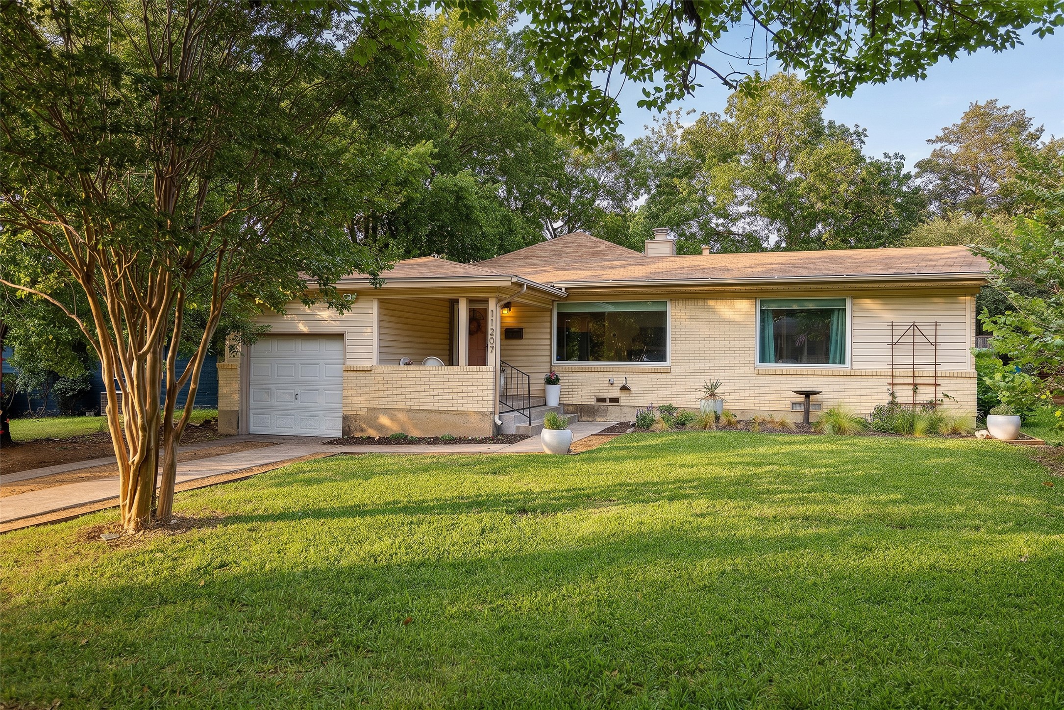 11207 Sinclair Avenue Dallas TX 75218