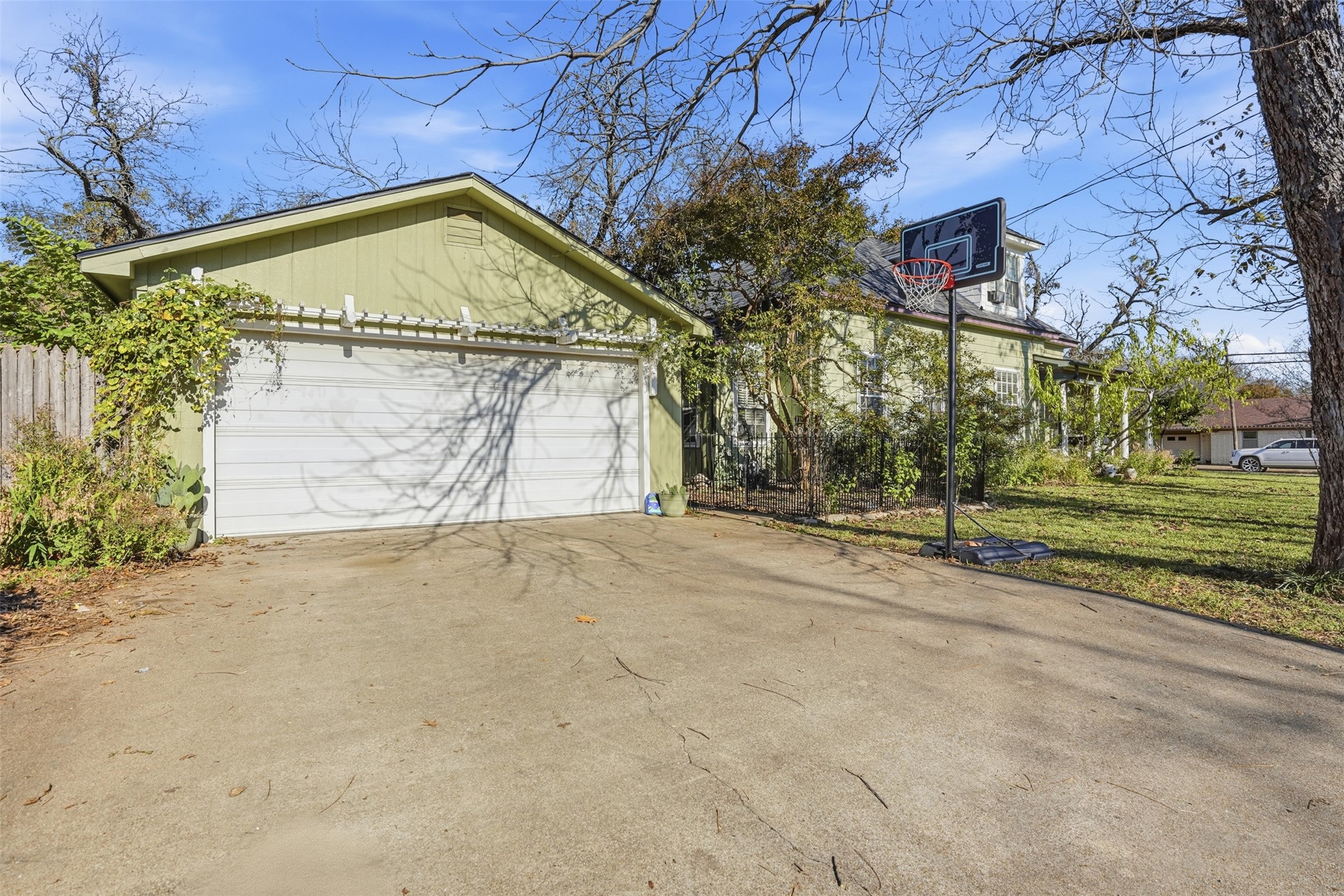 114 S Field Street Cleburne TX 76033
