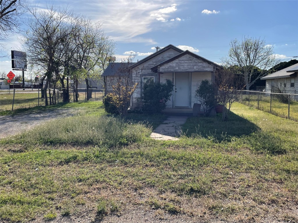 705 N East Street Seymour TX 76380