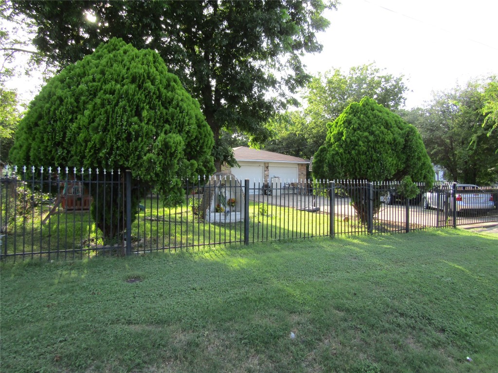 9017 Newhall Street Dallas TX 75232