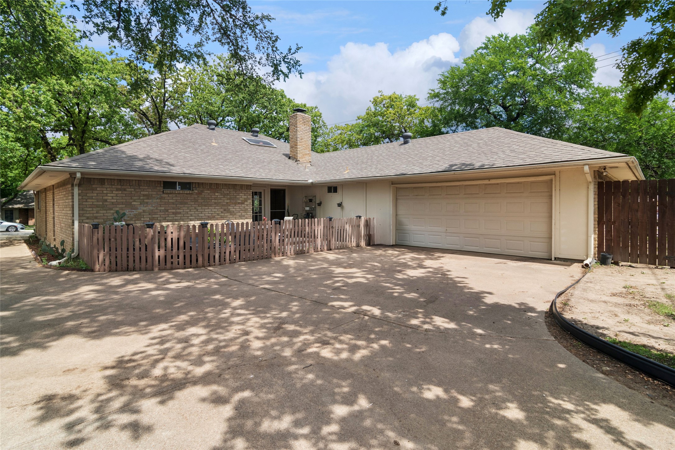 2024 Crooked Creek Lane Arlington TX 76006