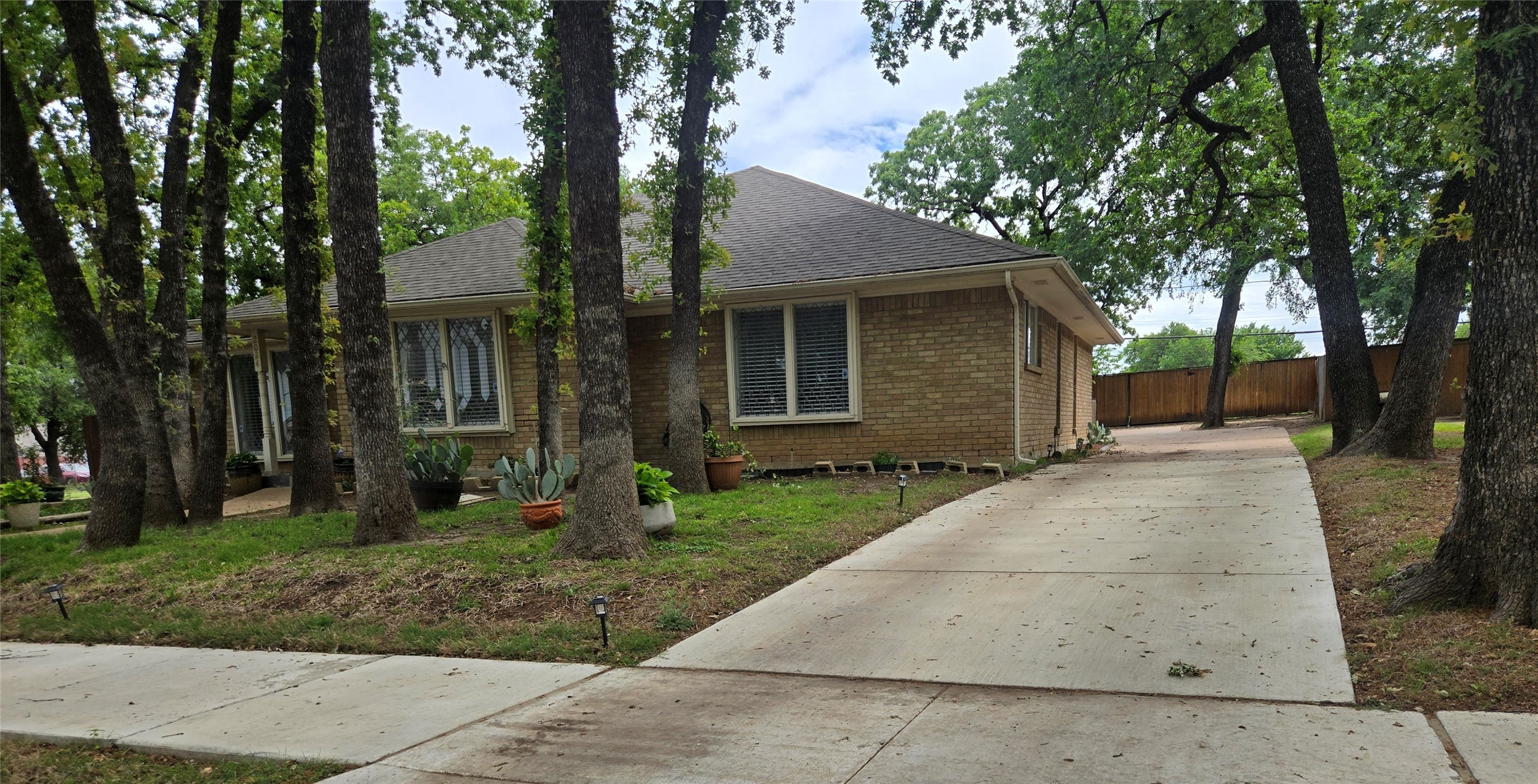 2024 Crooked Creek Lane Arlington TX 76006