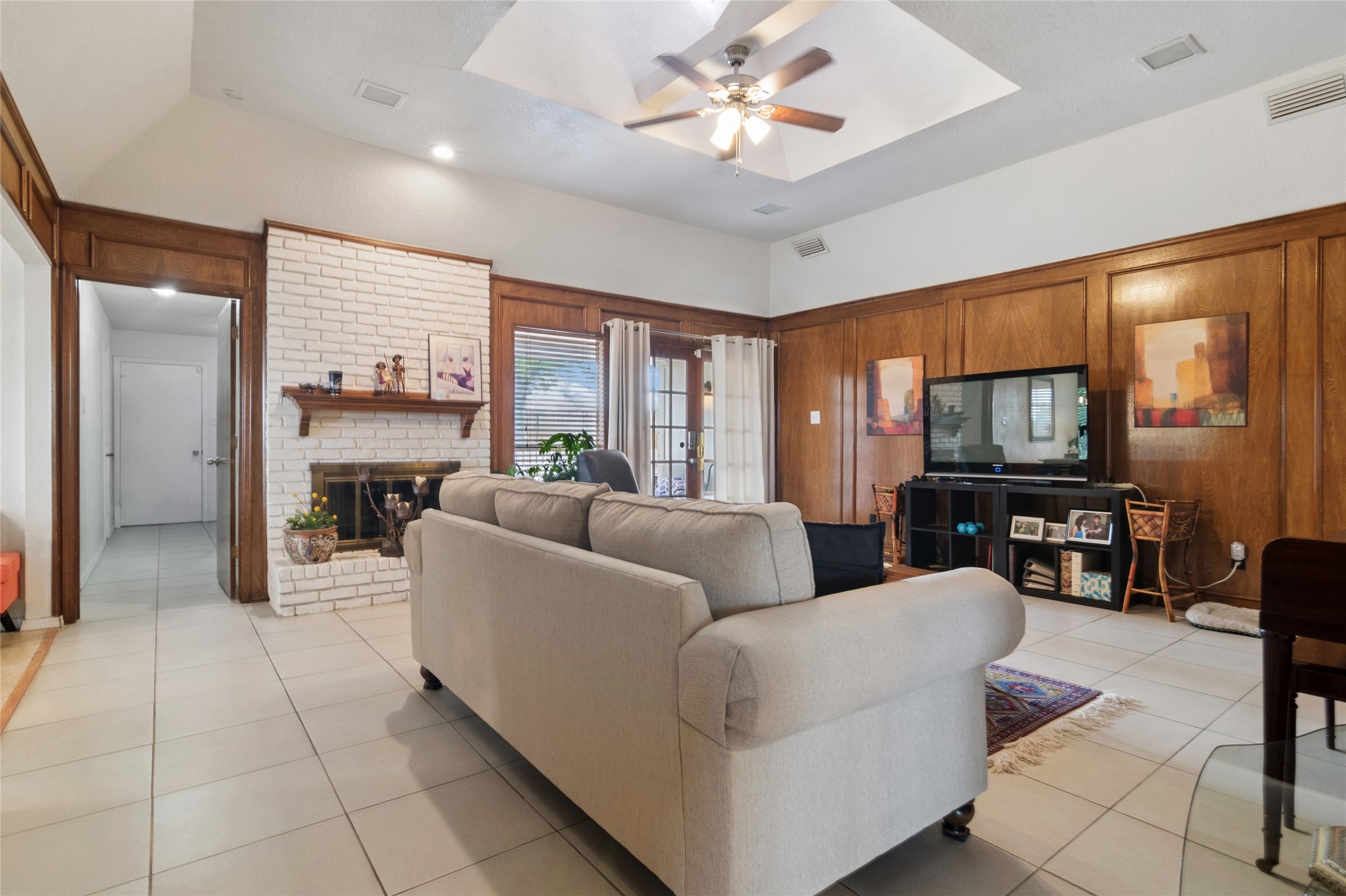 2024 Crooked Creek Lane Arlington TX 76006