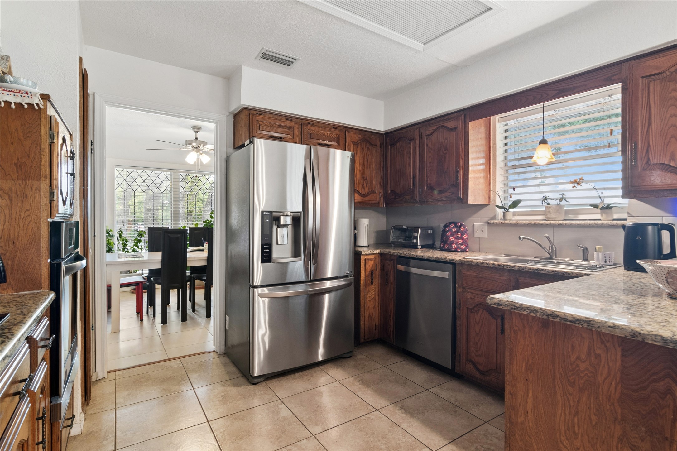 2024 Crooked Creek Lane Arlington TX 76006