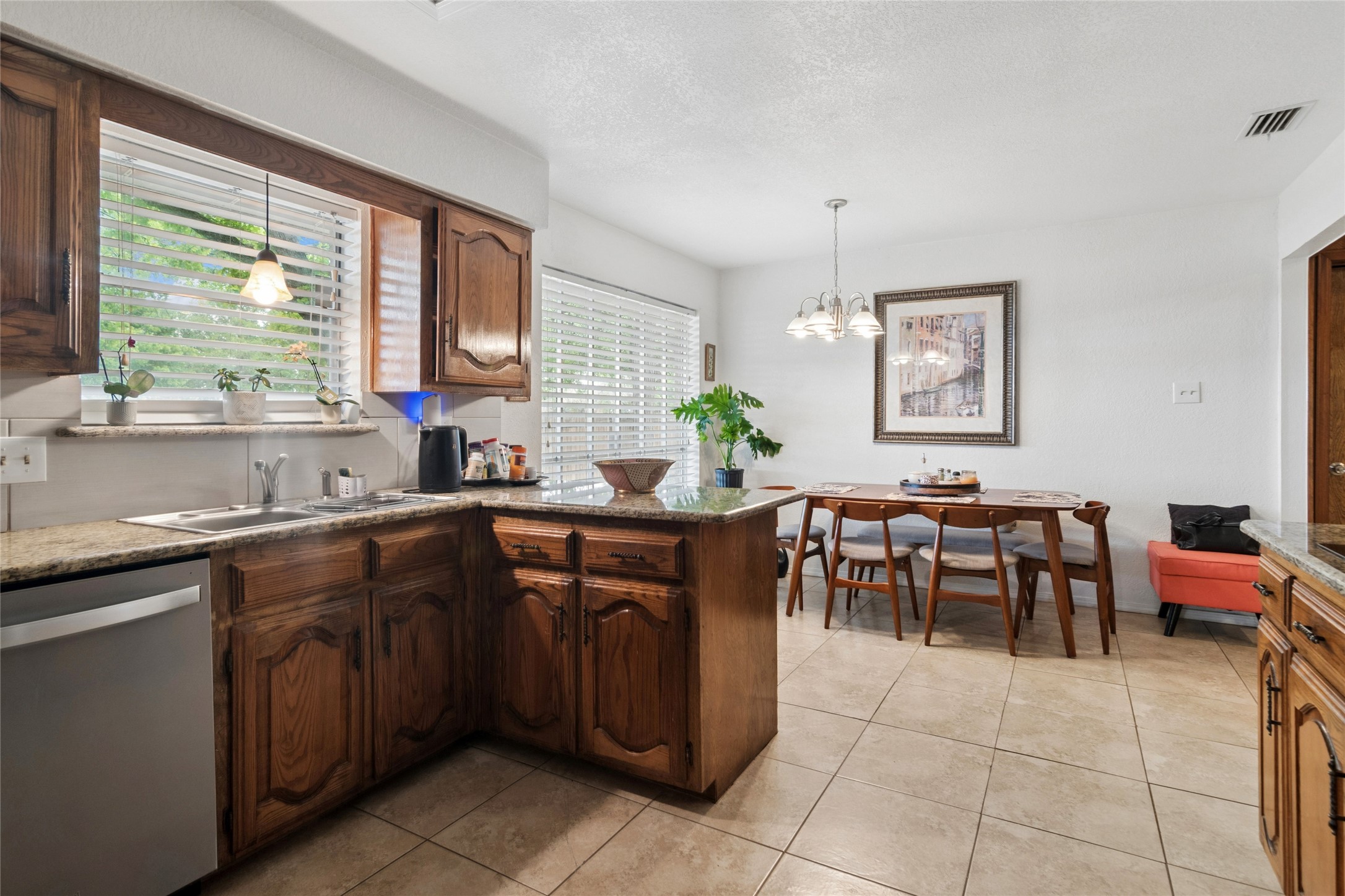 2024 Crooked Creek Lane Arlington TX 76006