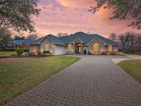 211 Brookbend Drive Waxahachie TX 75165