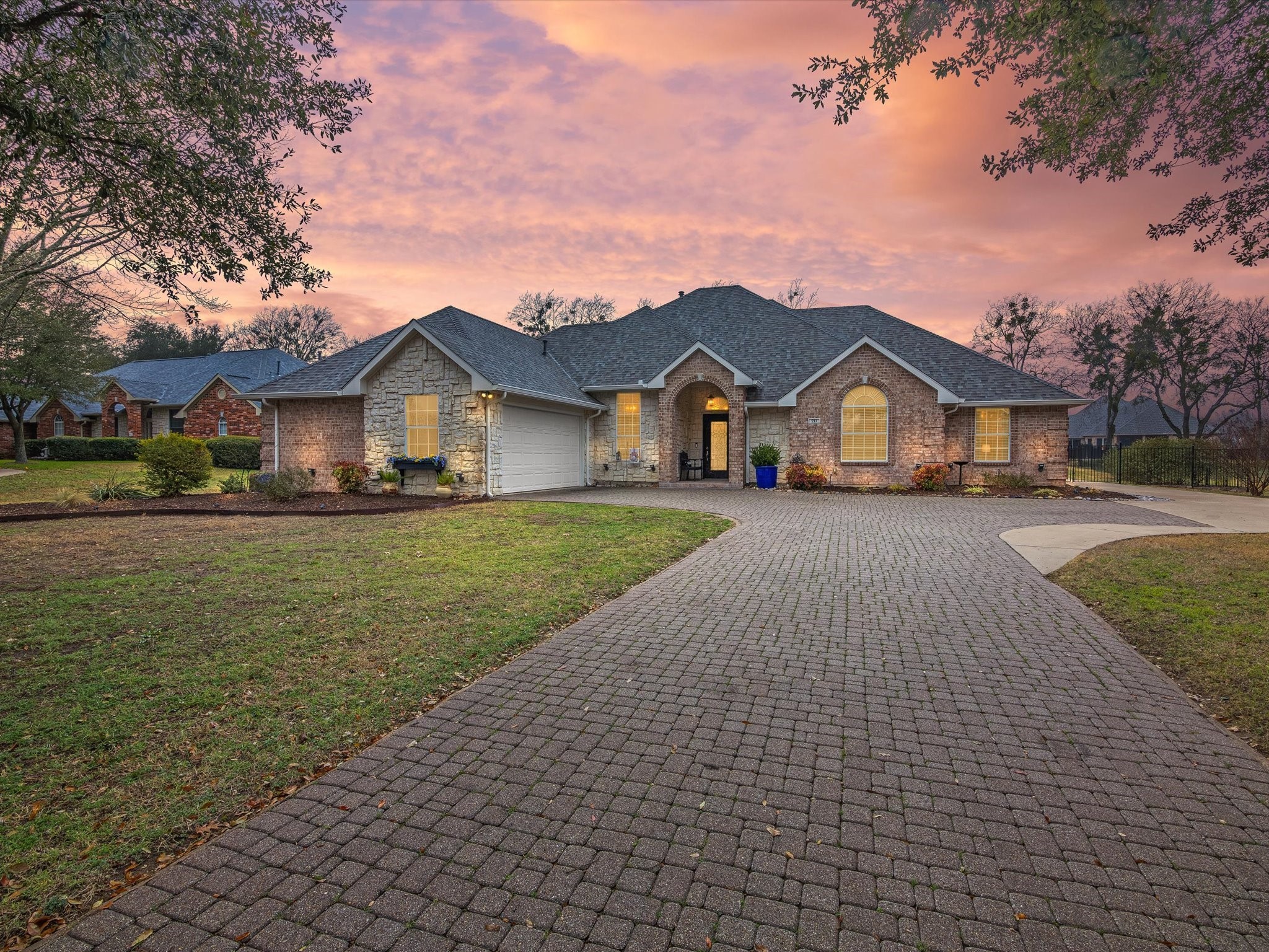 211 Brookbend Drive Waxahachie TX 75165