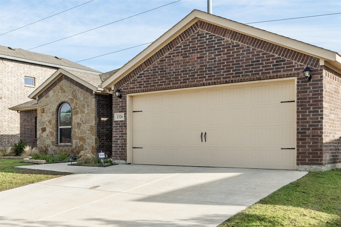 1326 Highpoint Circle Grand Prairie TX 75052