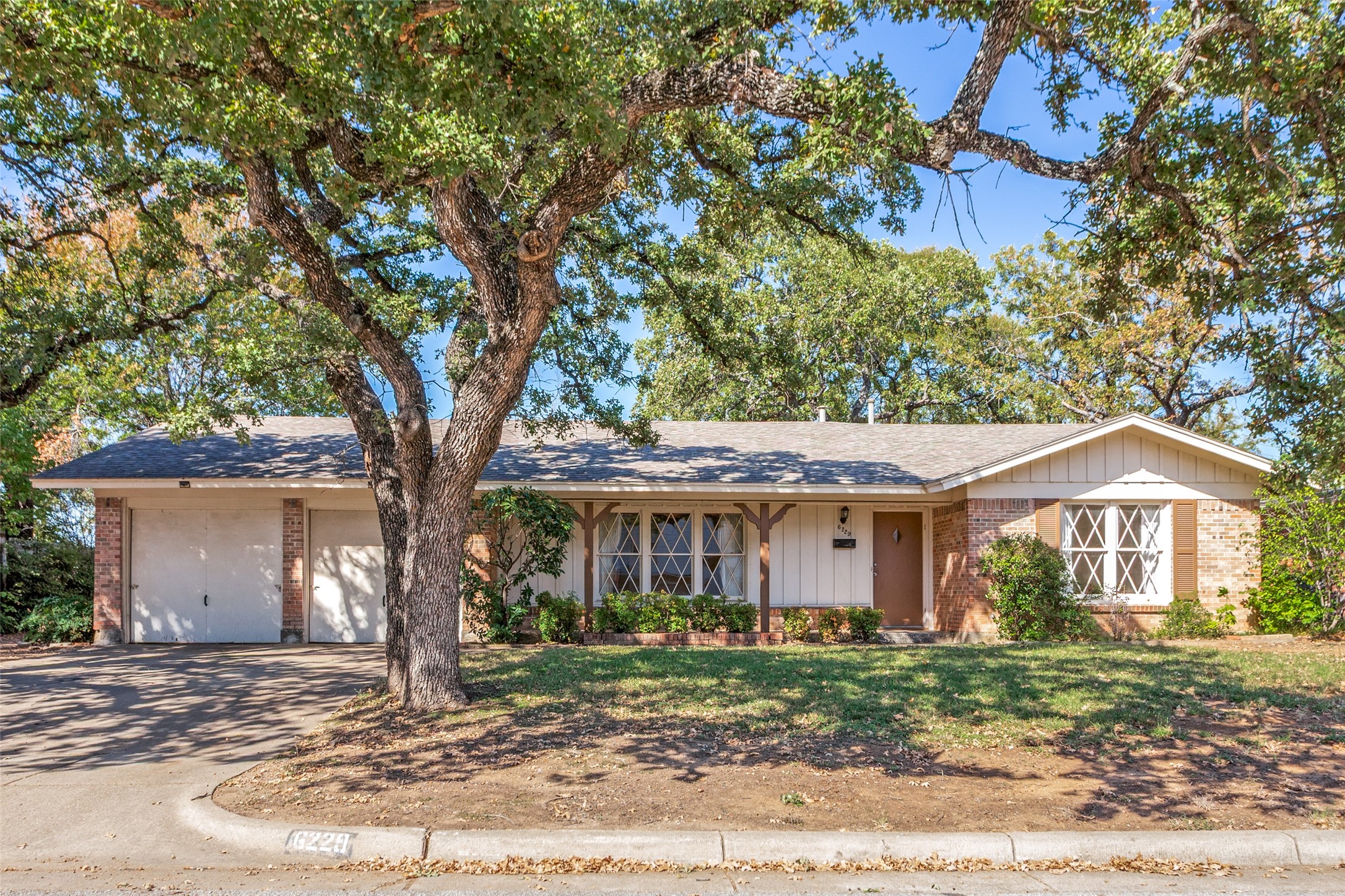6229 Warrington Place Fort Worth TX 76112