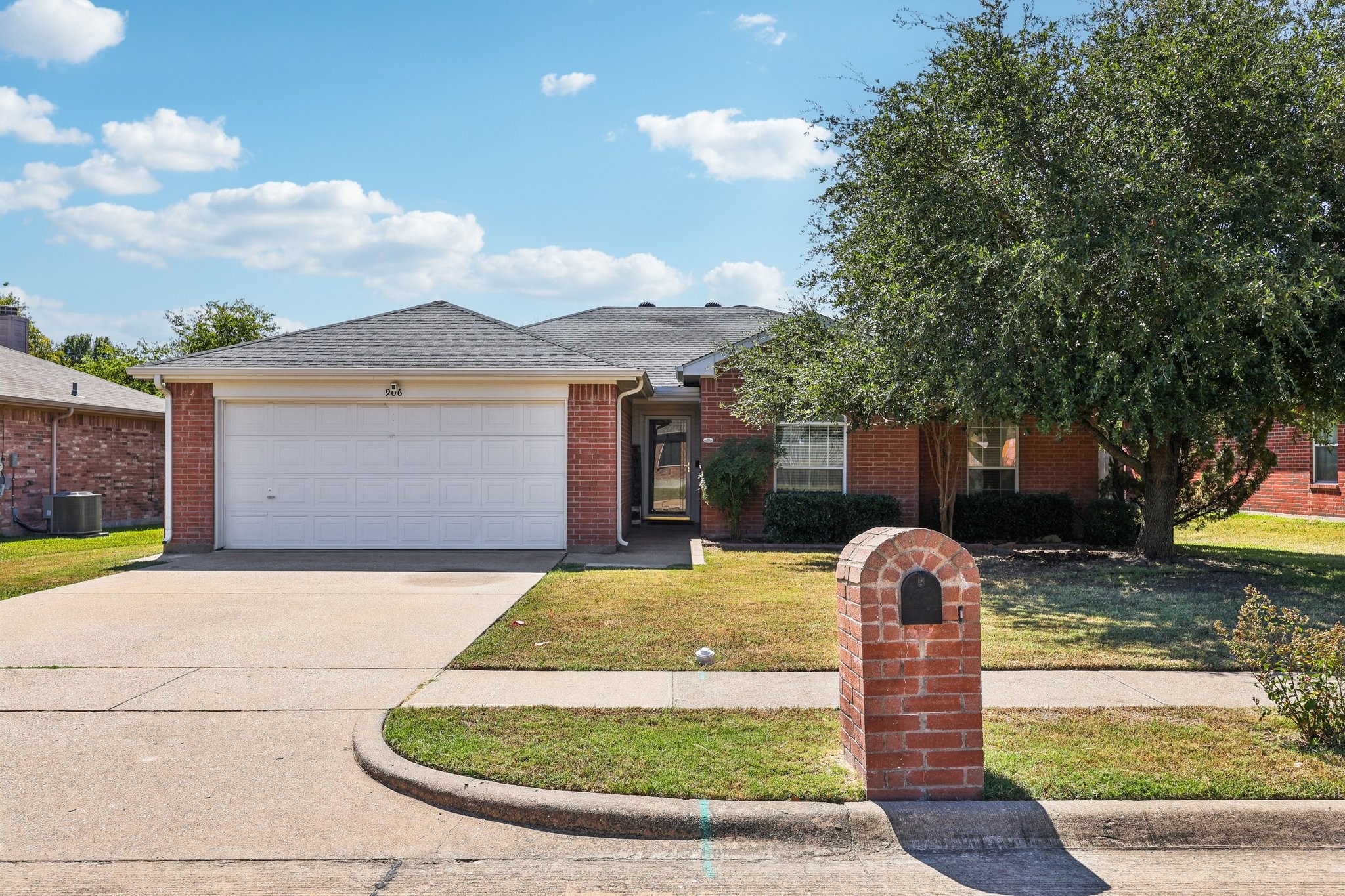 906 Creekview Drive Waxahachie TX 75165