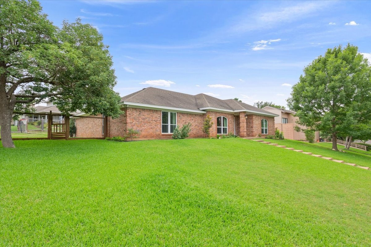 10025 Forest View Drive Woodway TX 76712