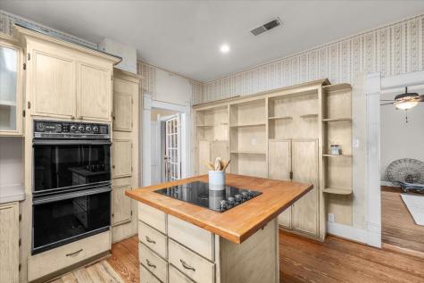 112 S Evans Street Boyd TX 76023