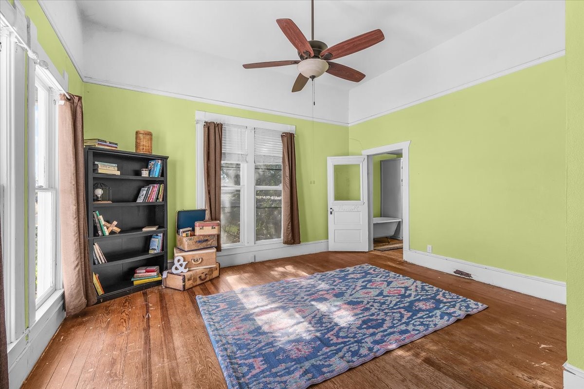112 S Evans Street Boyd TX 76023