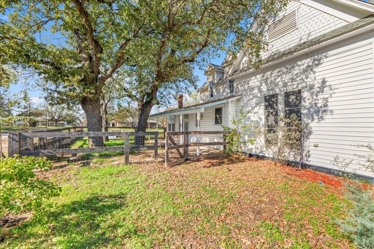 112 S Evans Street Boyd TX 76023