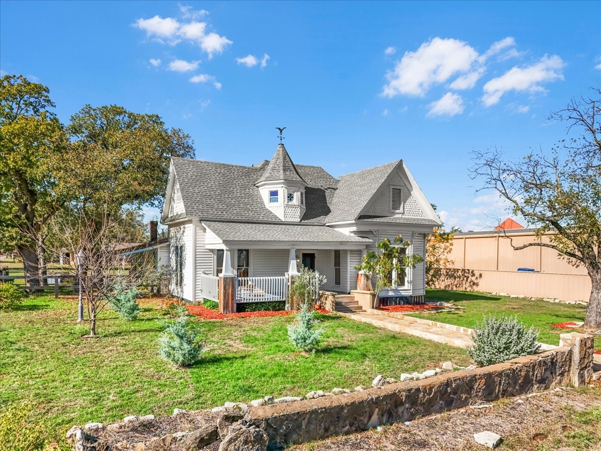 112 S Evans Street Boyd TX 76023