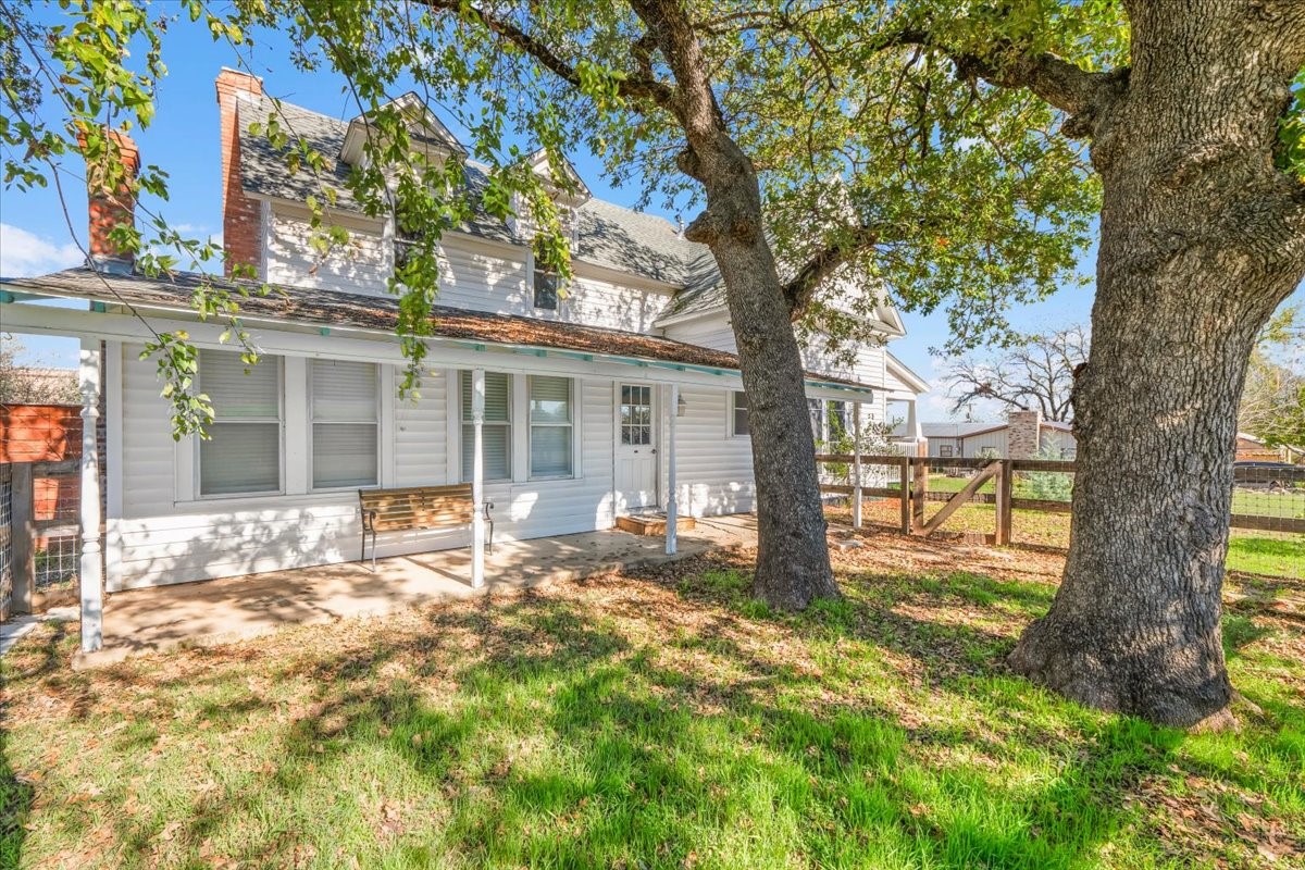 112 S Evans Street Boyd TX 76023