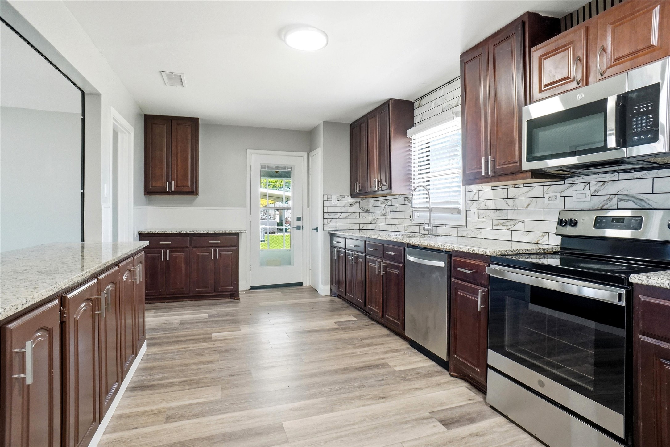 705 Vine Street Euless TX 76040