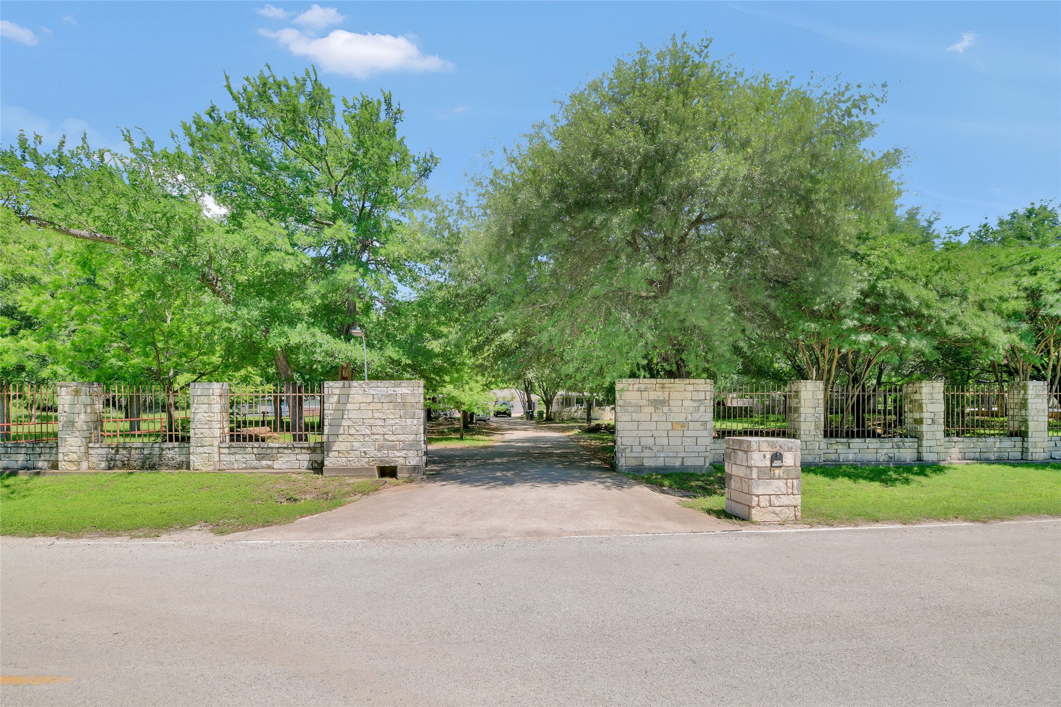 5313 Hidden Oaks Lane Arlington TX 76017