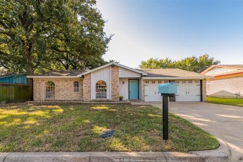 1108 S Thornbush Circle Arlington TX 76013