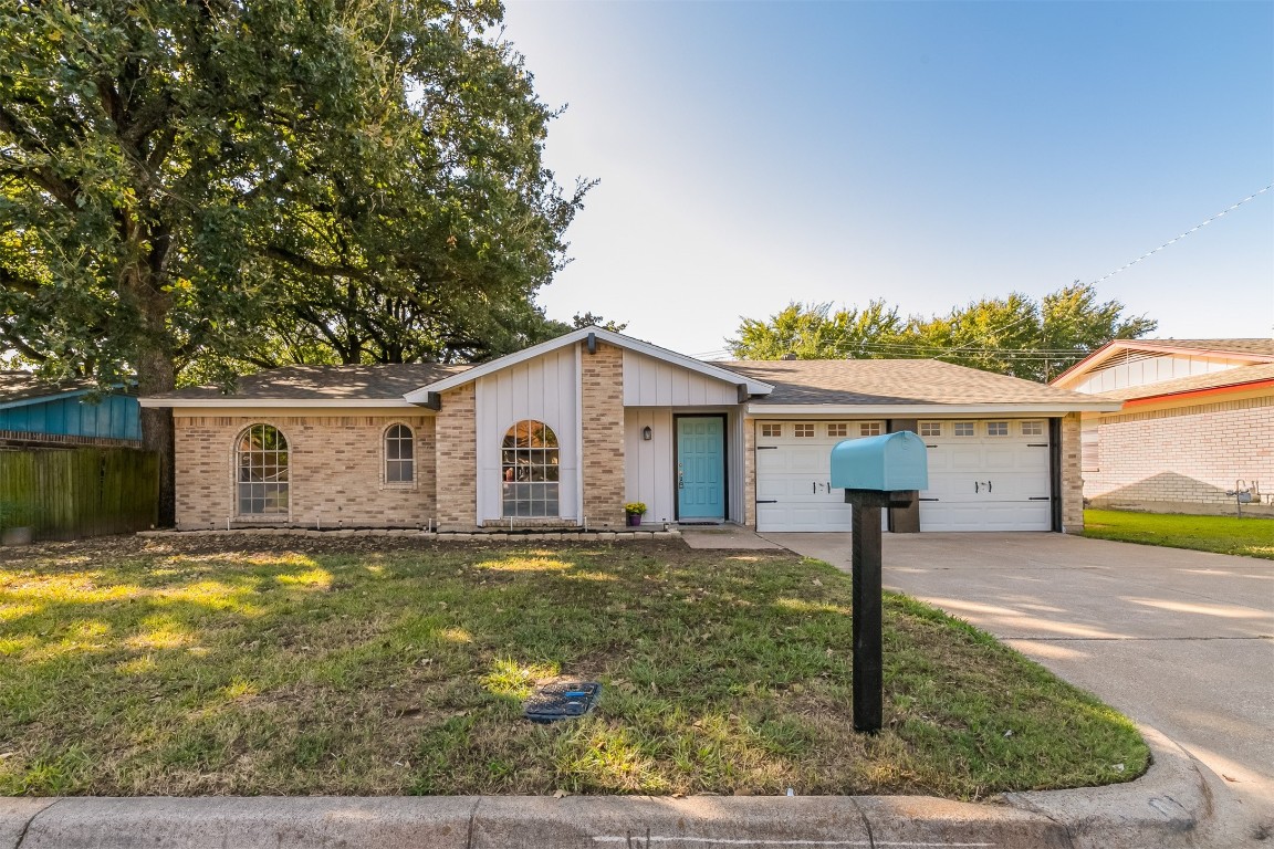 1108 S Thornbush Circle Arlington TX 76013