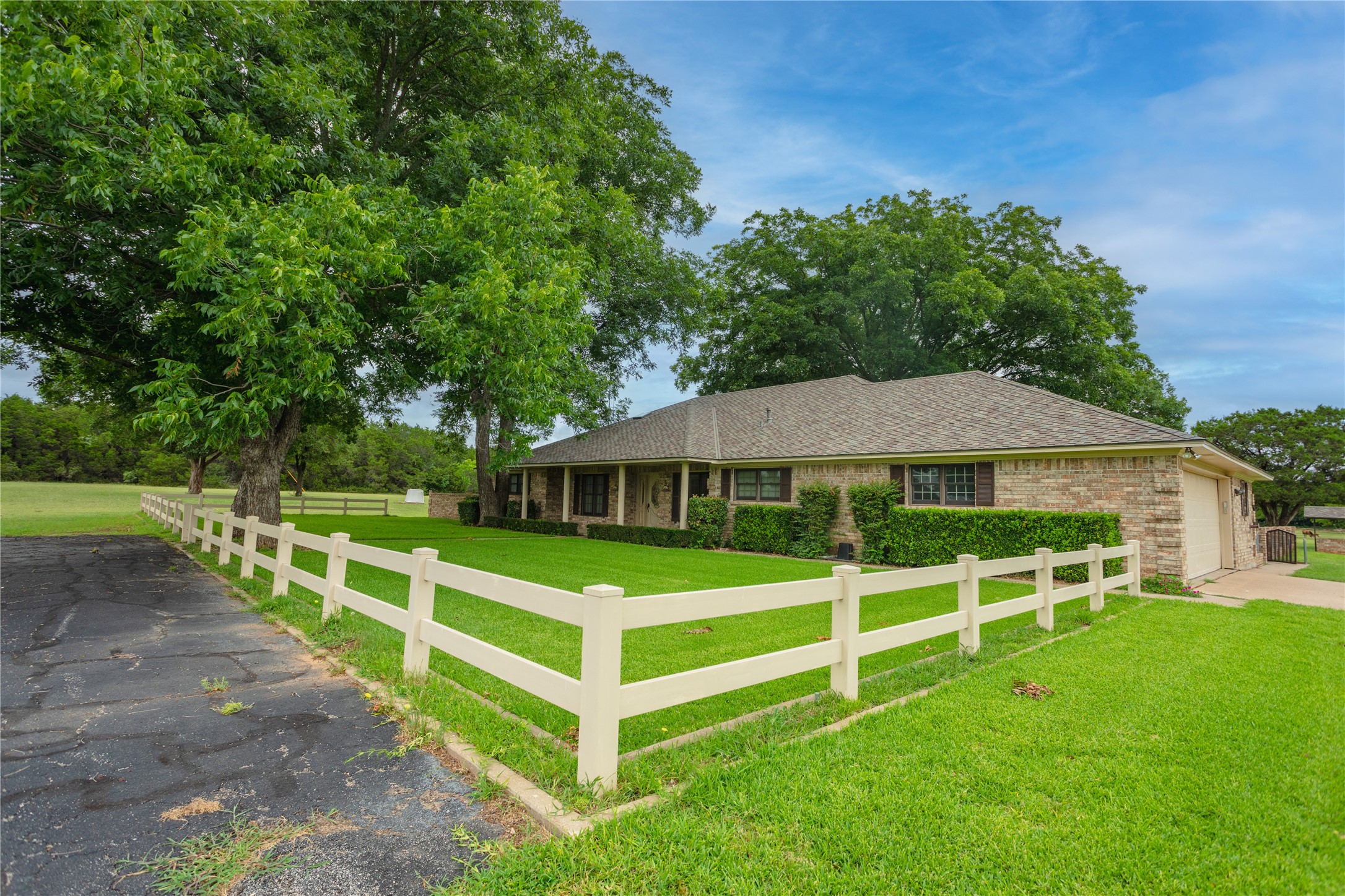 135 Private Road 2526 Meridian TX 76665