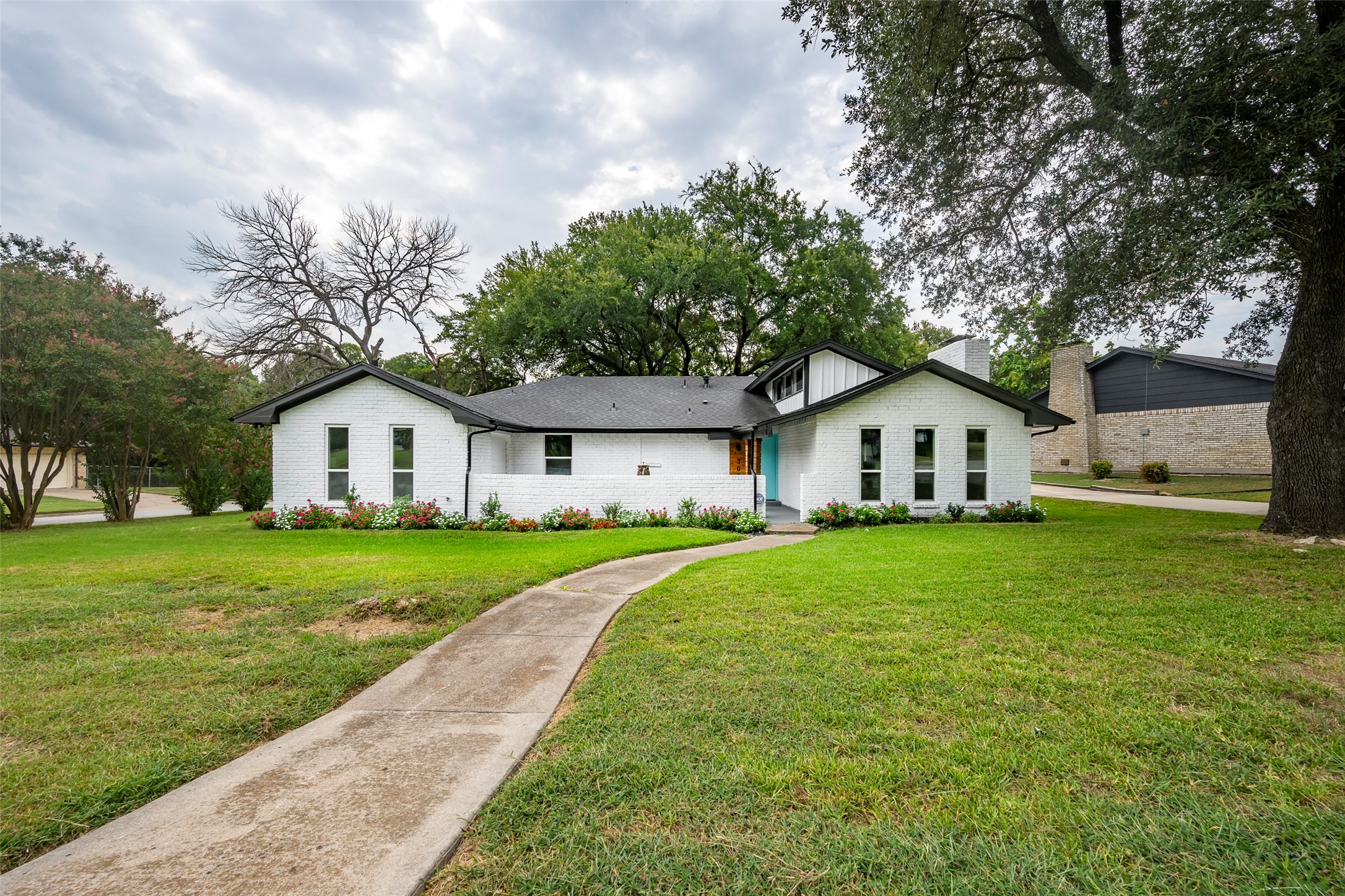 300 Brookwood Drive Desoto TX 75115