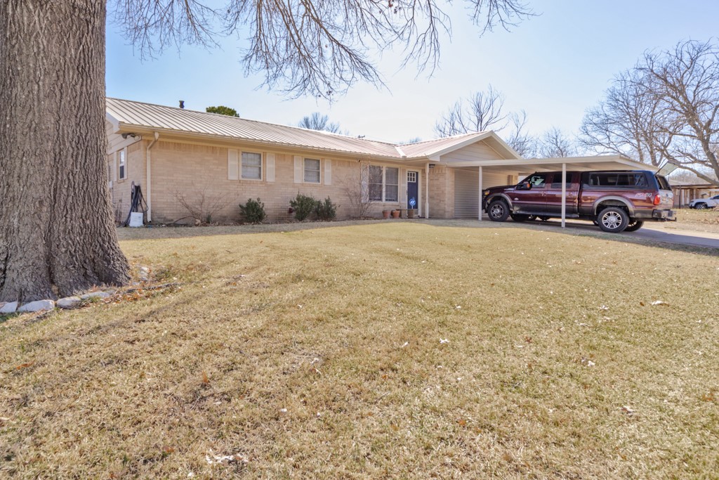 513 Patterson Street Bowie TX 76230