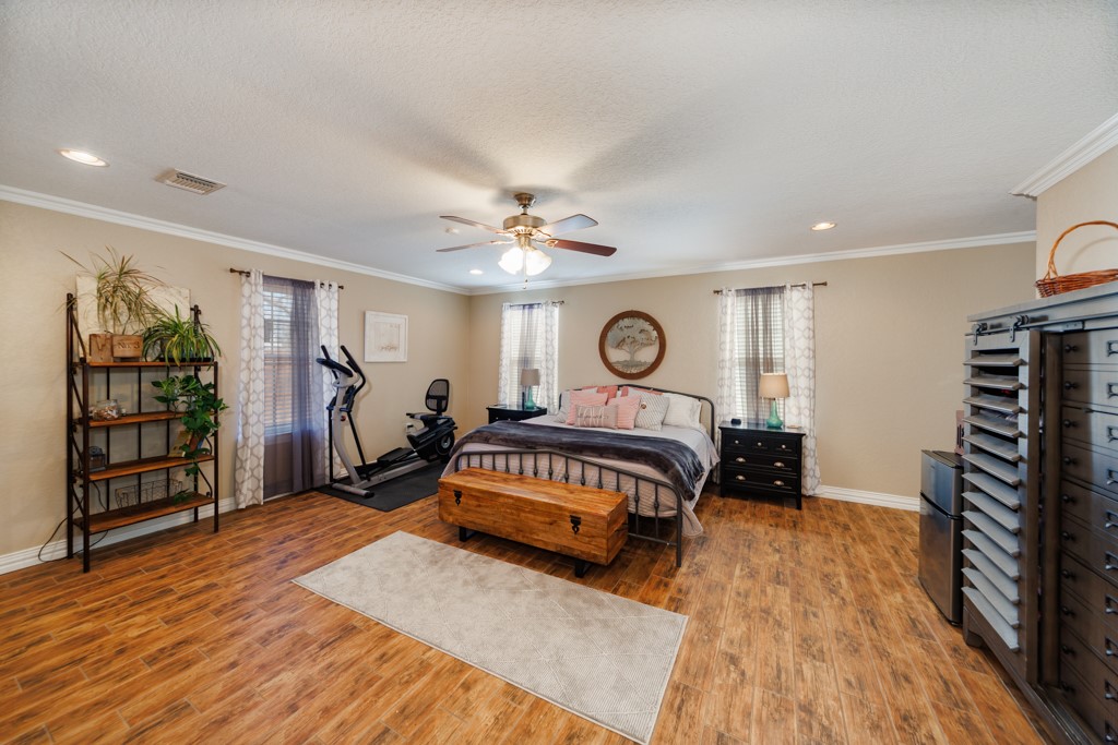 513 Patterson Street Bowie TX 76230