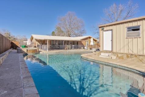 513 Patterson Street Bowie TX 76230