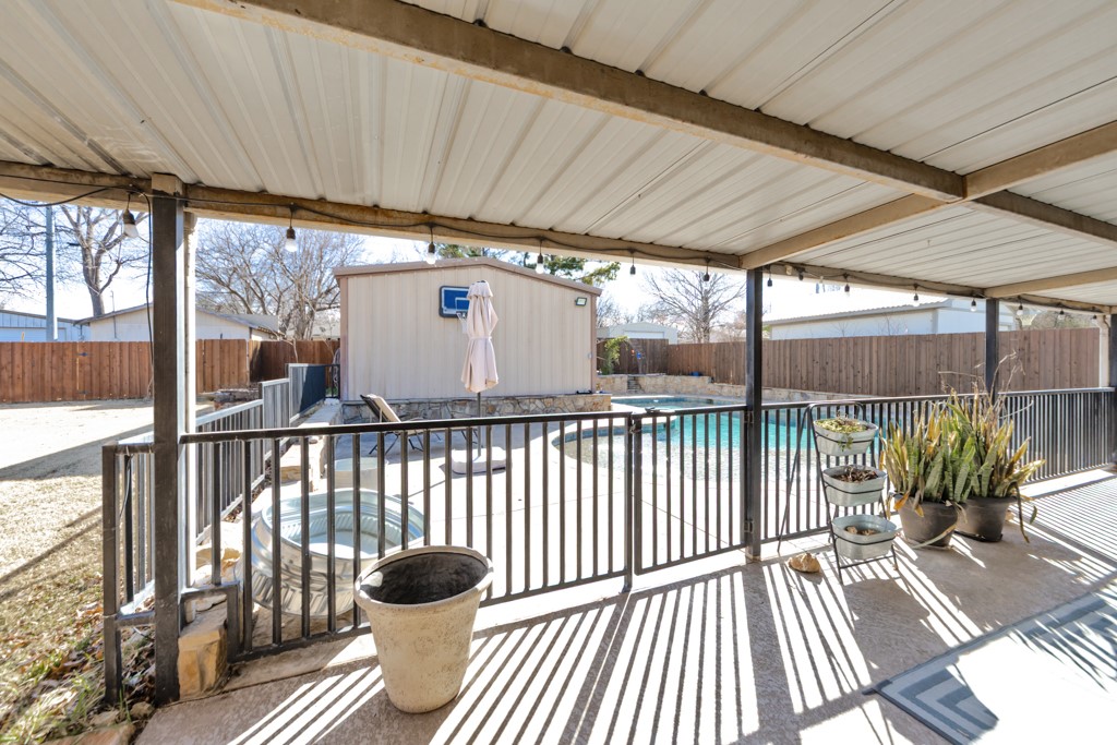 513 Patterson Street Bowie TX 76230