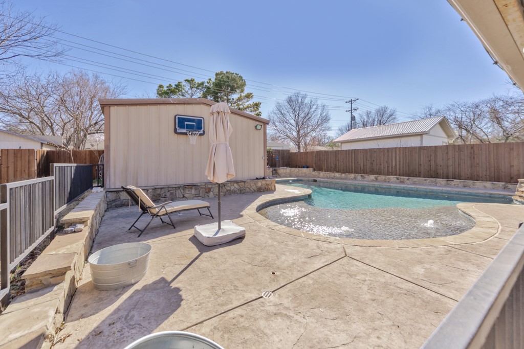 513 Patterson Street Bowie TX 76230