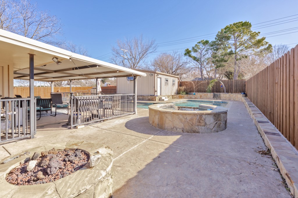 513 Patterson Street Bowie TX 76230