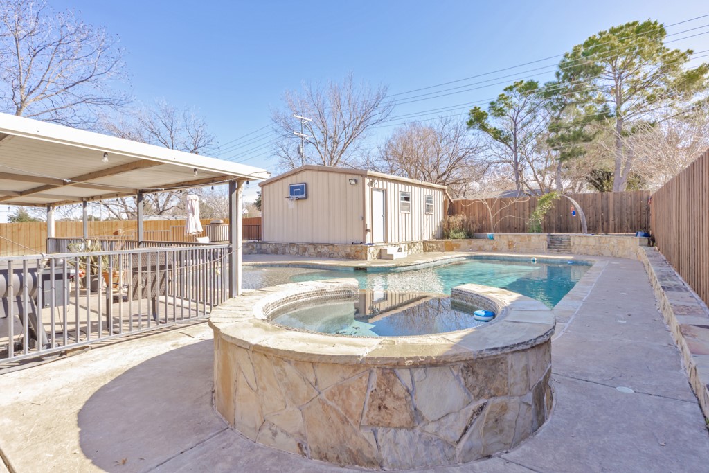 513 Patterson Street Bowie TX 76230