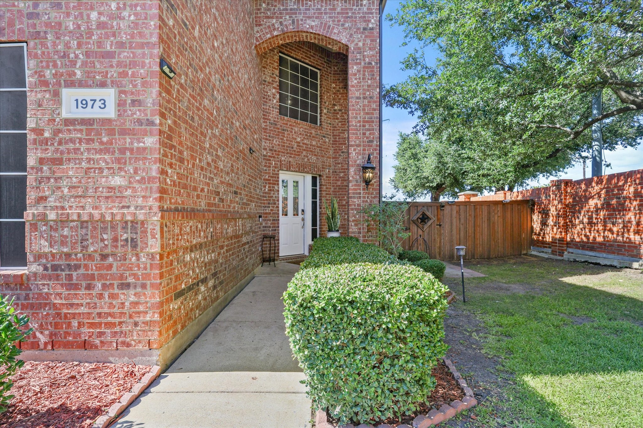 1973 Garrison Way Garland TX 75040