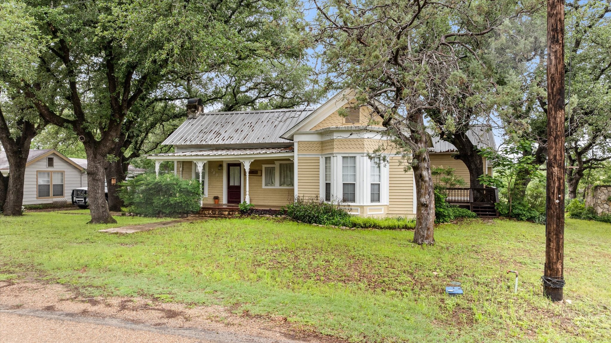 303 E Mclain Iredell TX 76649