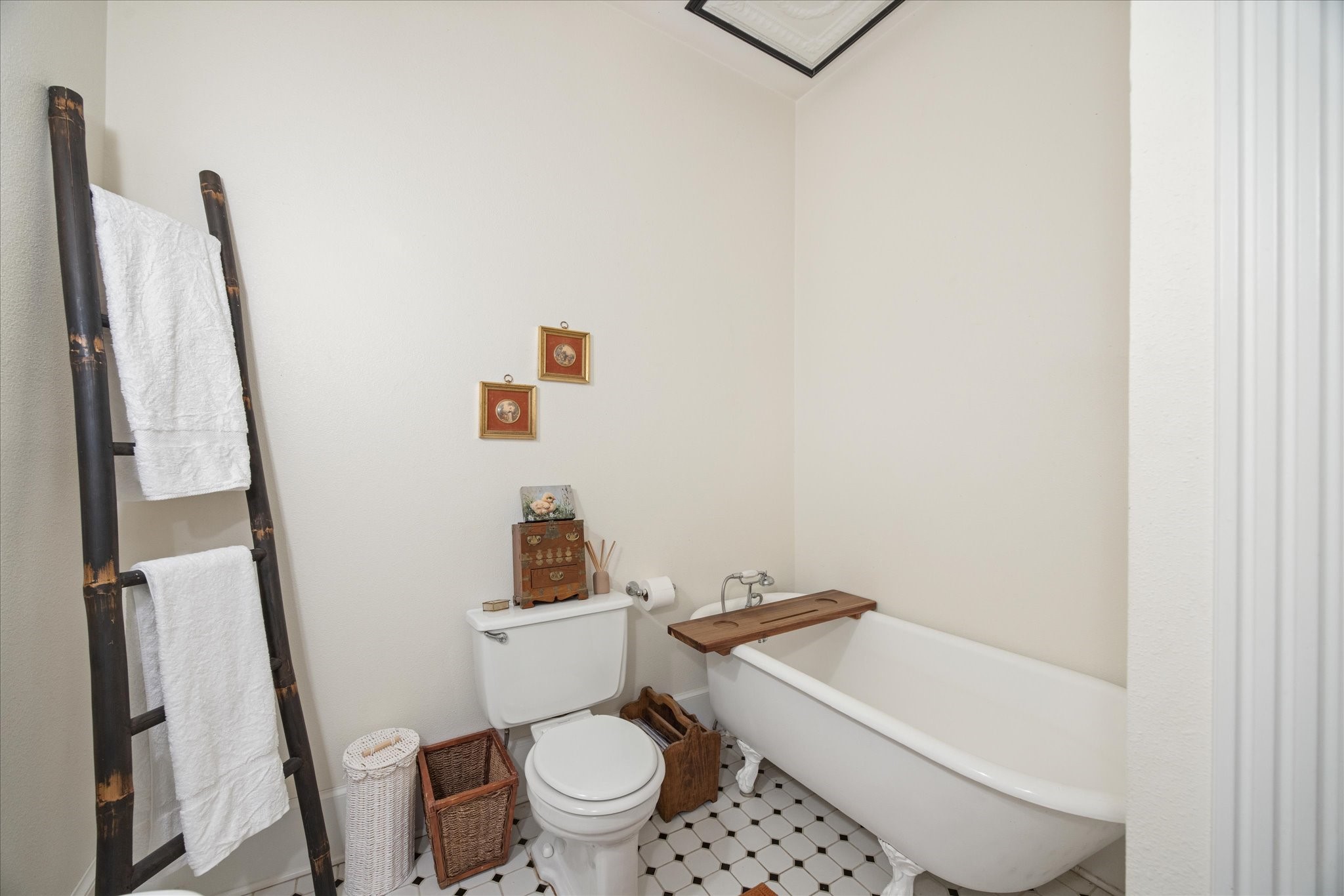 303 E Mclain Iredell TX 76649