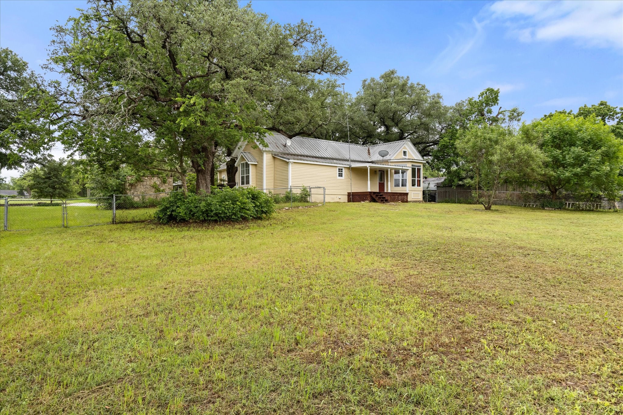 303 E Mclain Iredell TX 76649