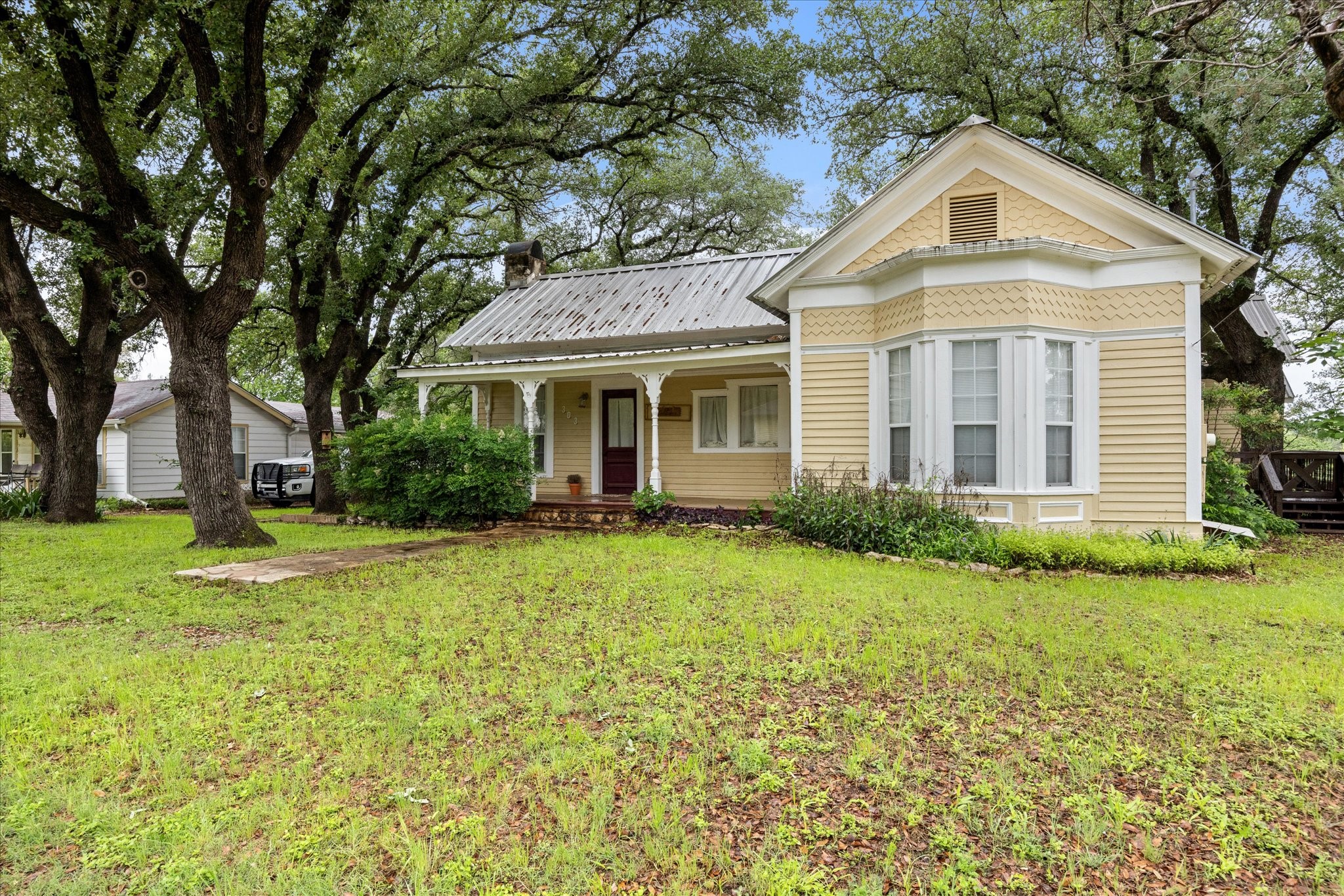 303 E Mclain Iredell TX 76649