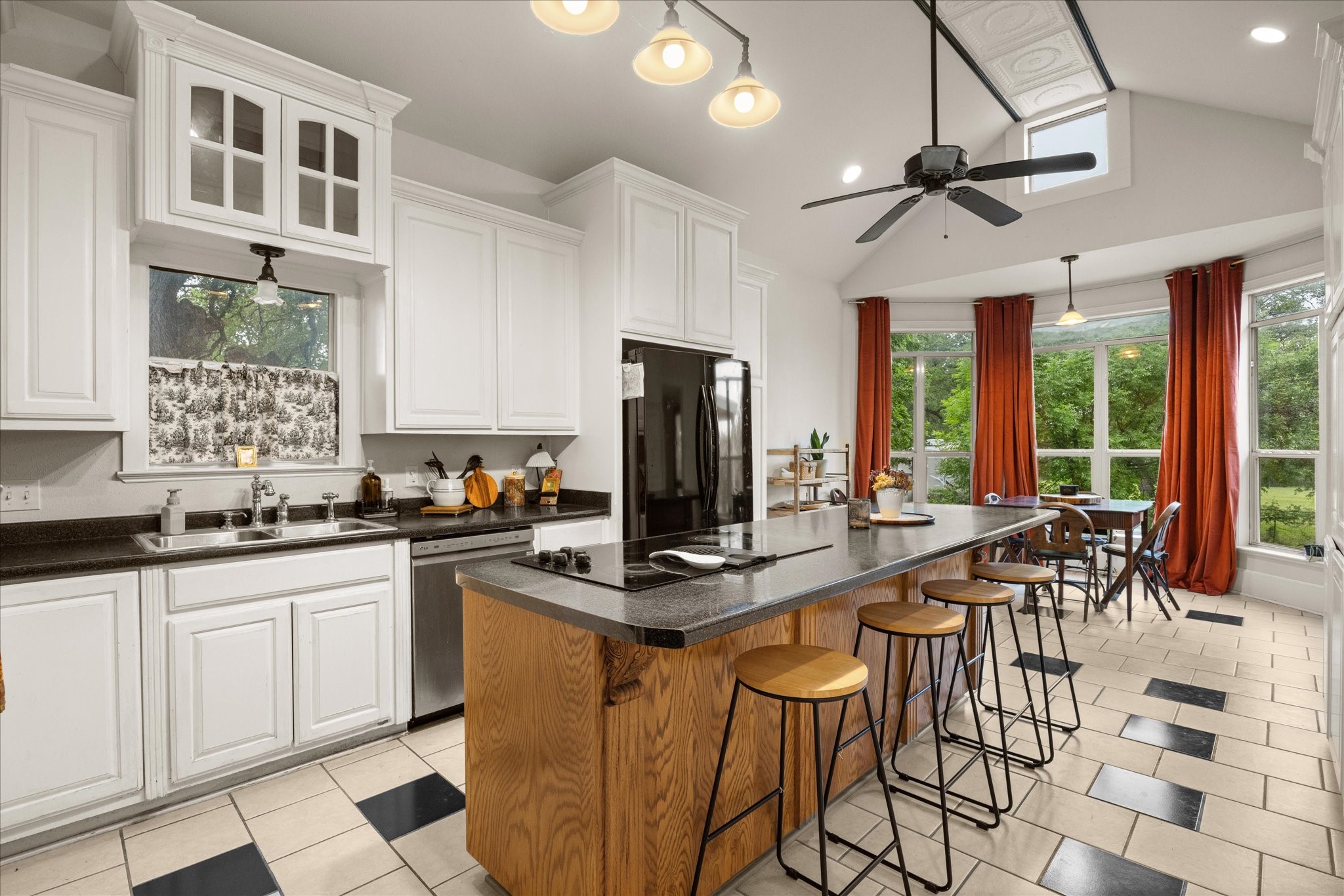 303 E Mclain Iredell TX 76649