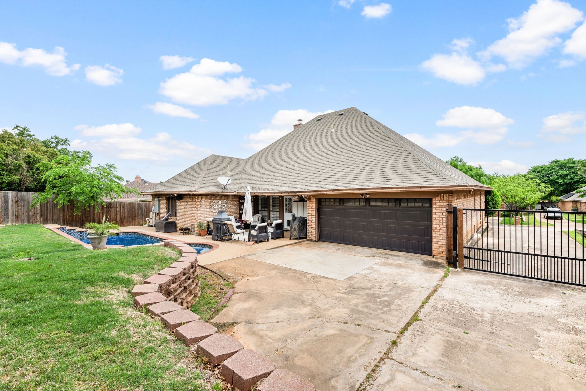 3229 David Drive Hurst TX 76054