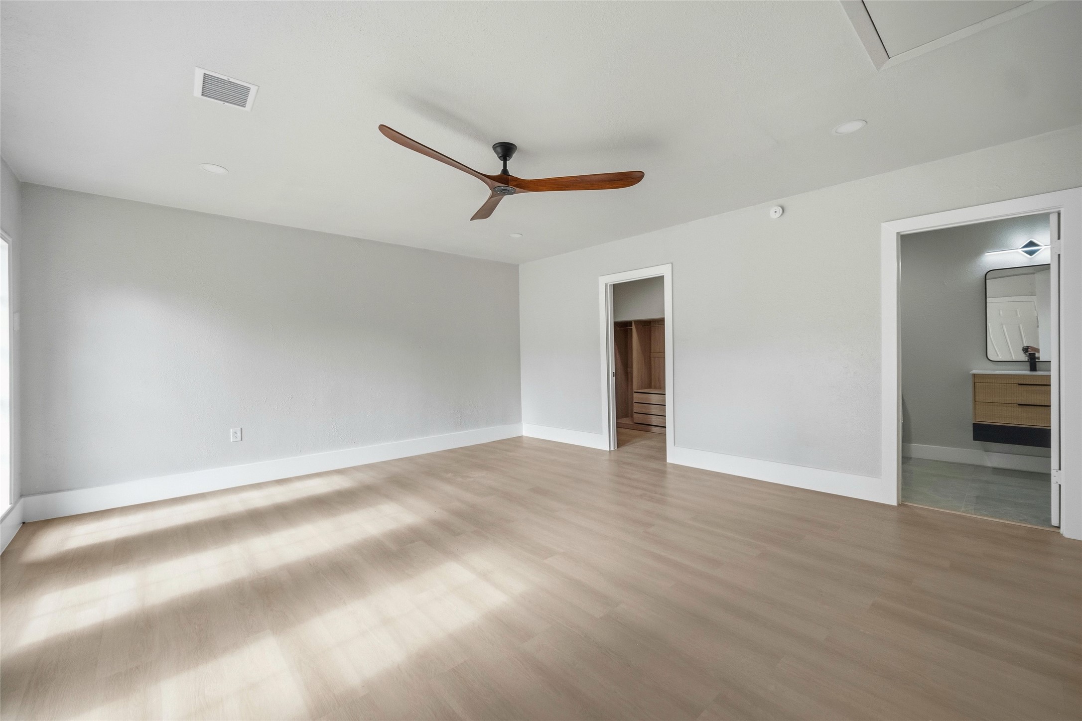 8034 Greenhollow Dallas TX 75240