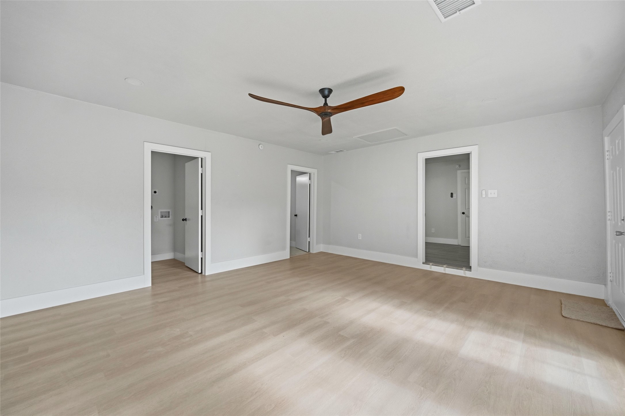 8034 Greenhollow Dallas TX 75240