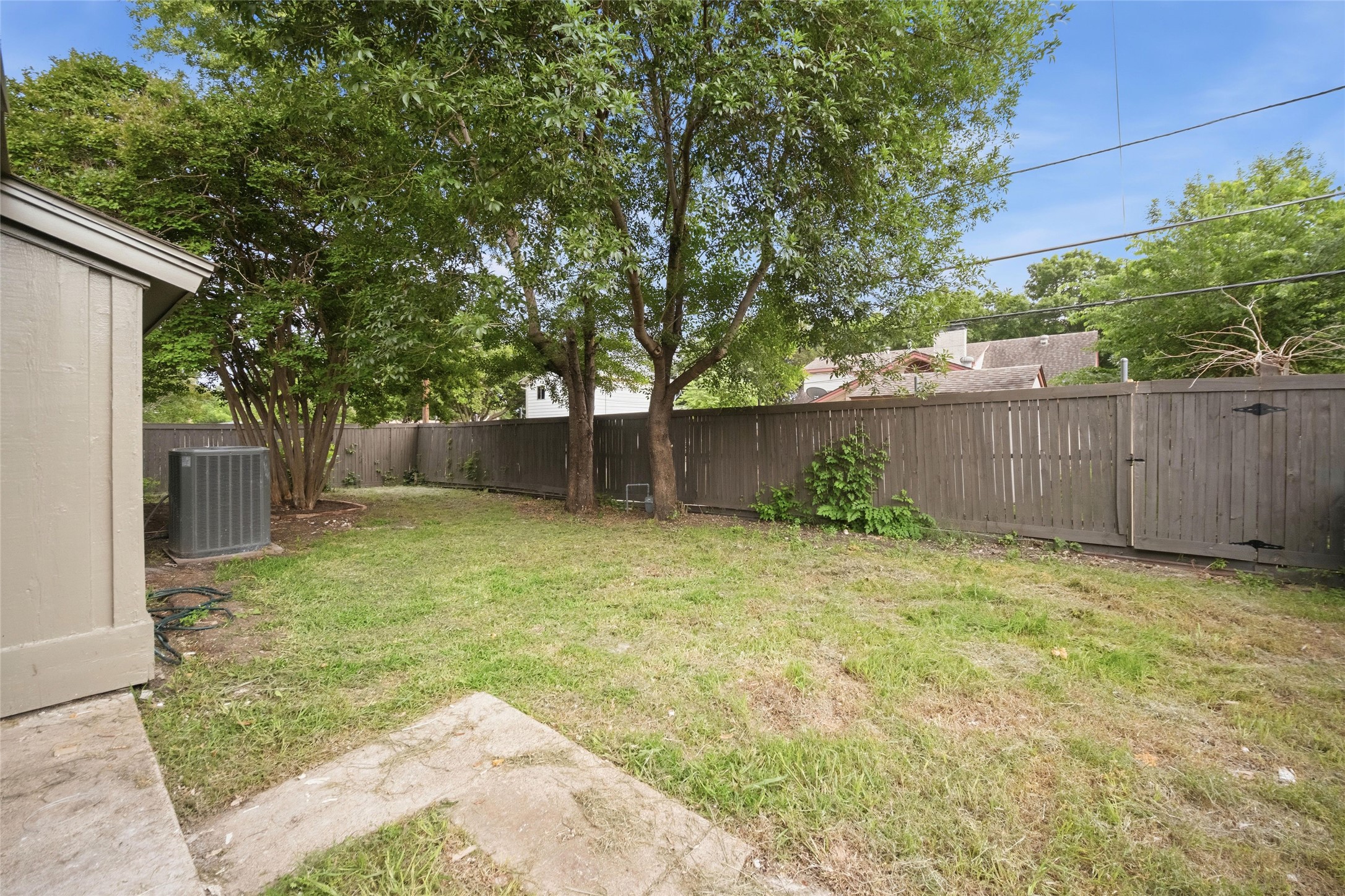 8034 Greenhollow Dallas TX 75240