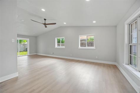 8034 Greenhollow Dallas TX 75240