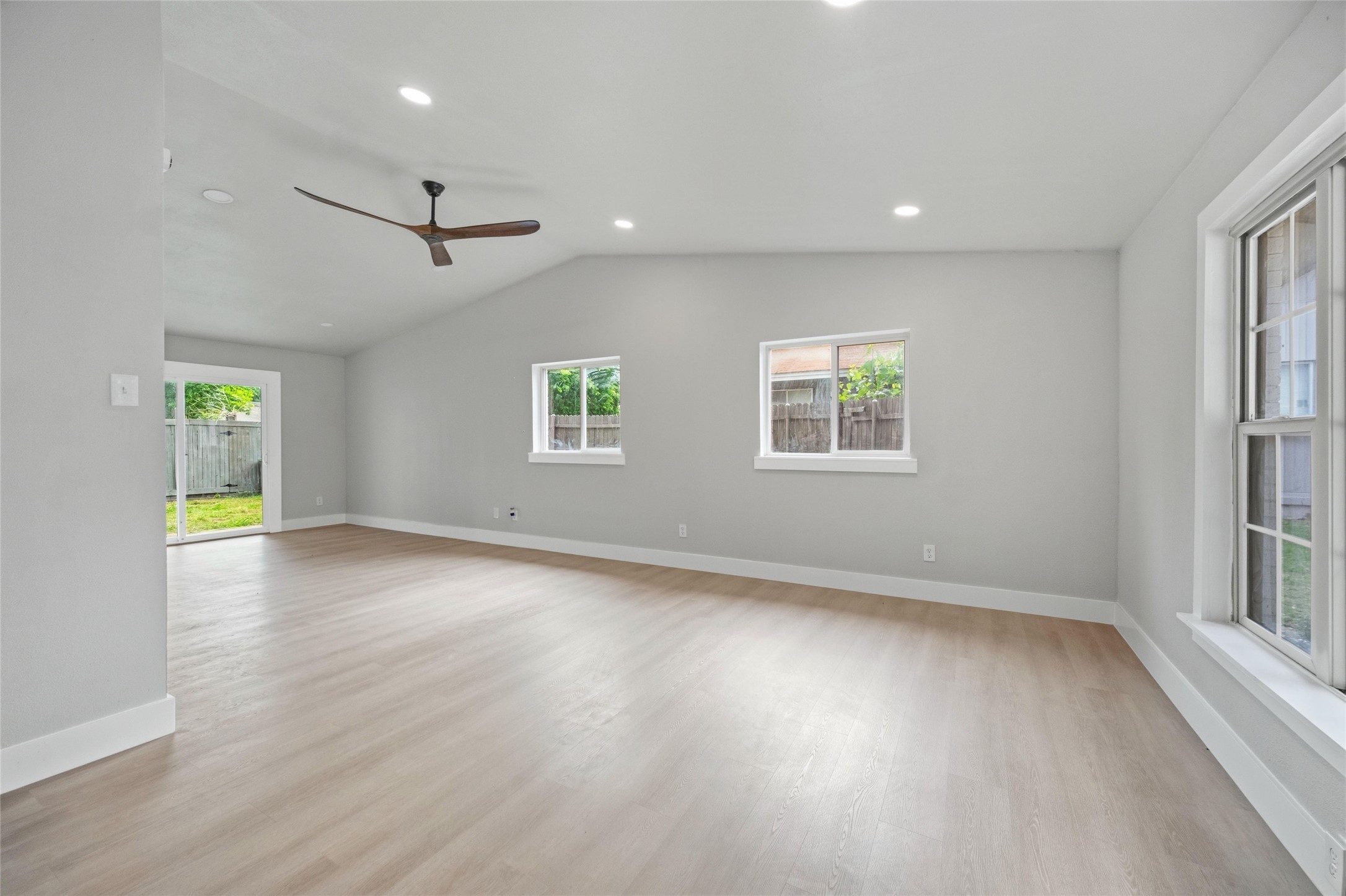 8034 Greenhollow Dallas TX 75240
